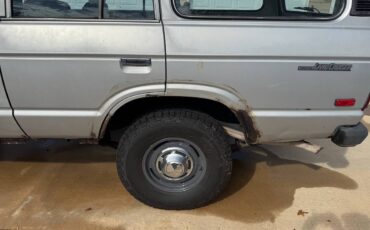 Toyota-land-cruiser-1986-silver-12