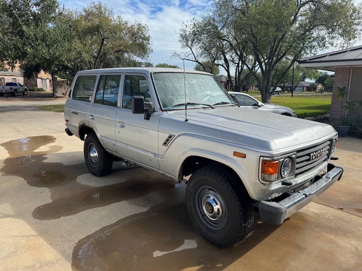 Toyota-land-cruiser-1986-silver-2