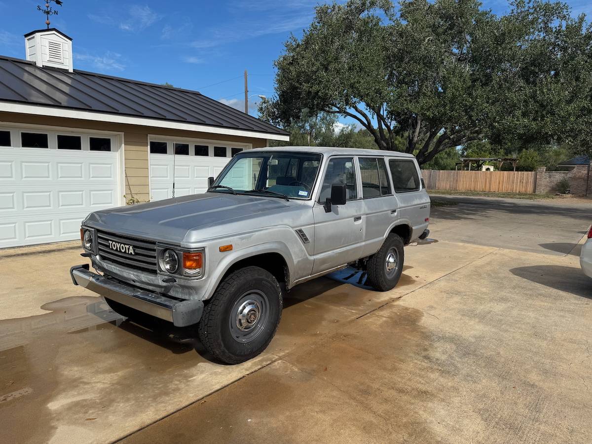 Toyota-land-cruiser-1986-silver-3