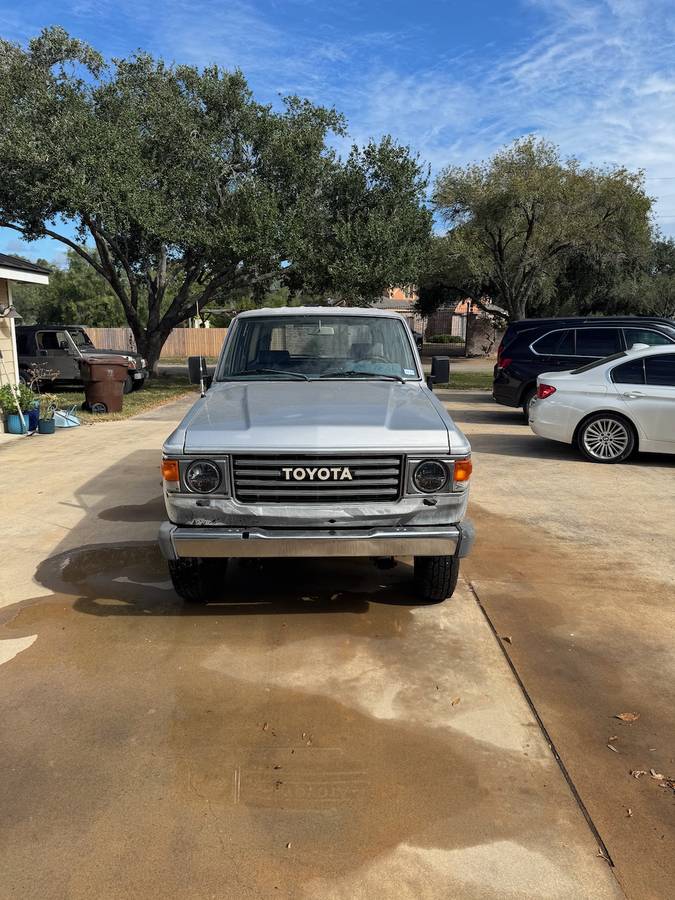 Toyota-land-cruiser-1986-silver-4