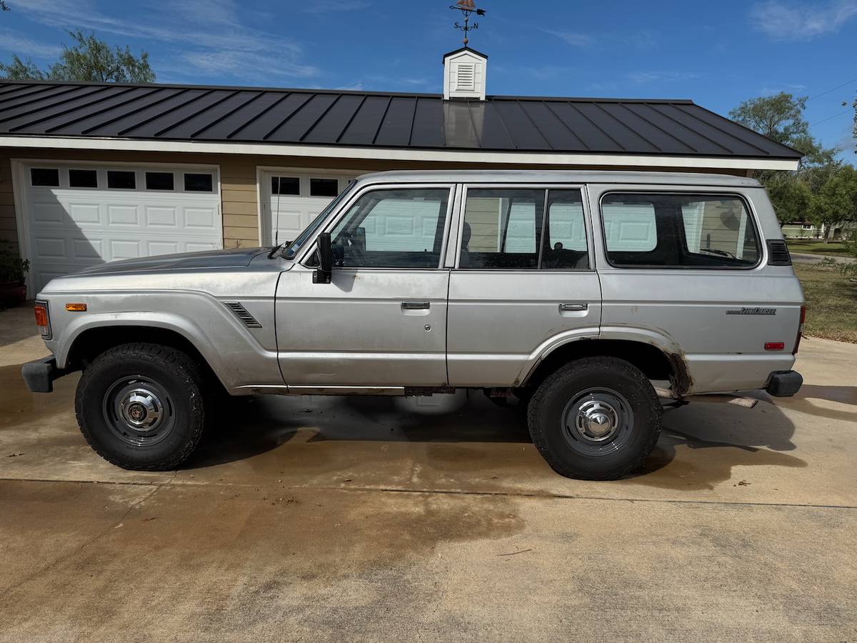 Toyota-land-cruiser-1986-silver-5