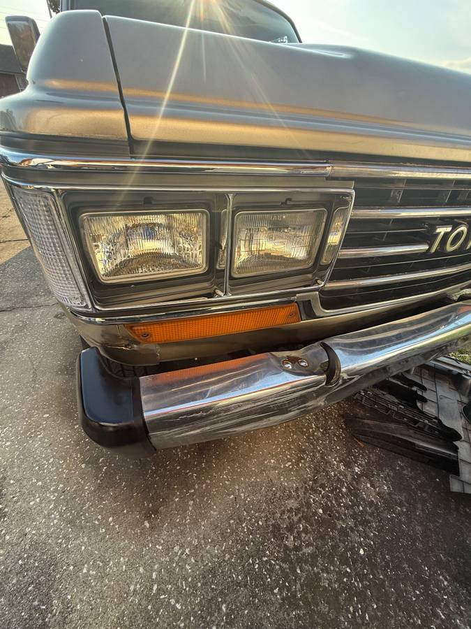 Toyota-land-cruiser-1988-custom-1