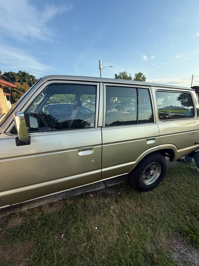 Toyota-land-cruiser-1988-custom-10
