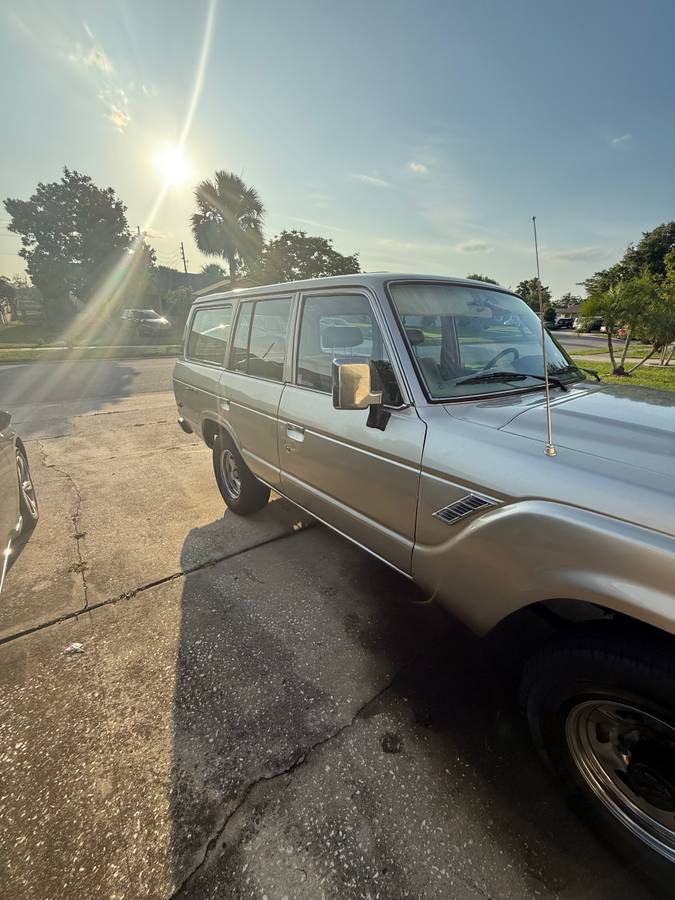 Toyota-land-cruiser-1988-custom-11