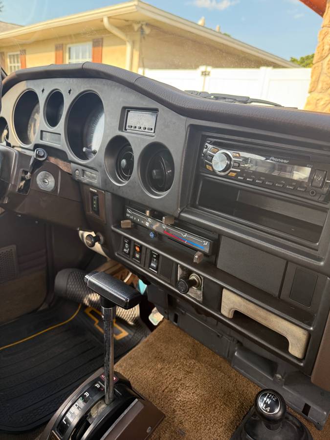 Toyota-land-cruiser-1988-custom-15
