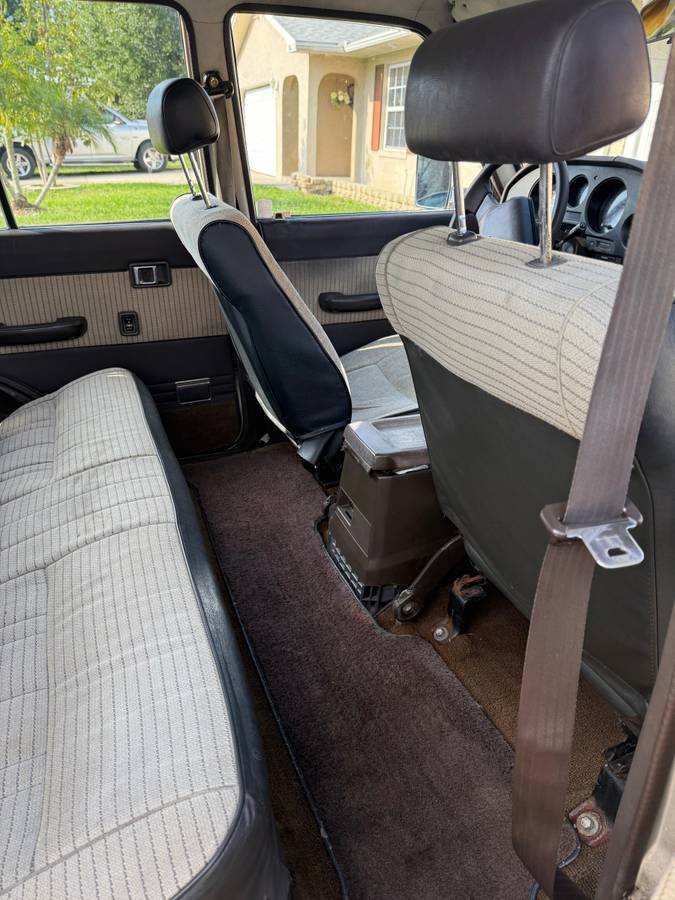 Toyota-land-cruiser-1988-custom-3