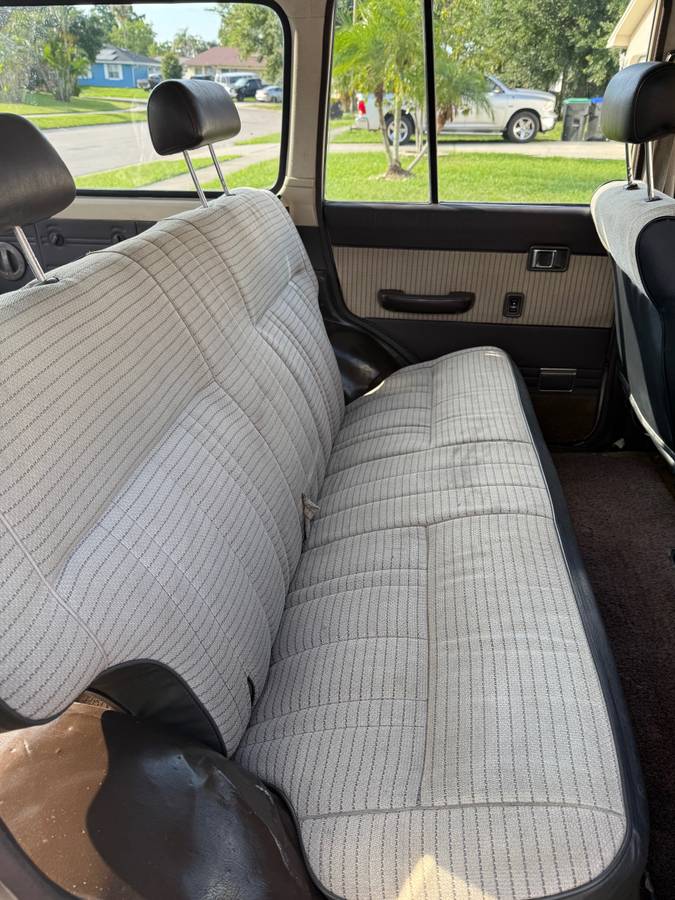 Toyota-land-cruiser-1988-custom-4