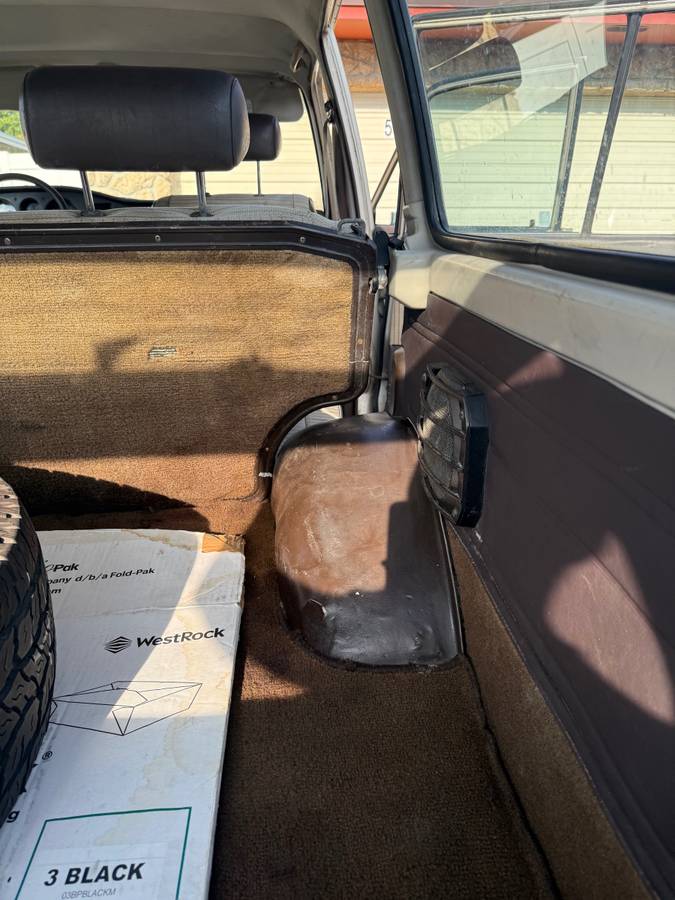 Toyota-land-cruiser-1988-custom-8
