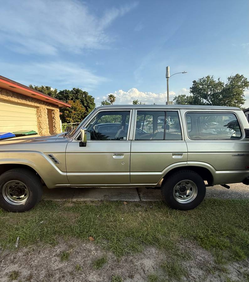 Toyota-land-cruiser-1988-custom-9