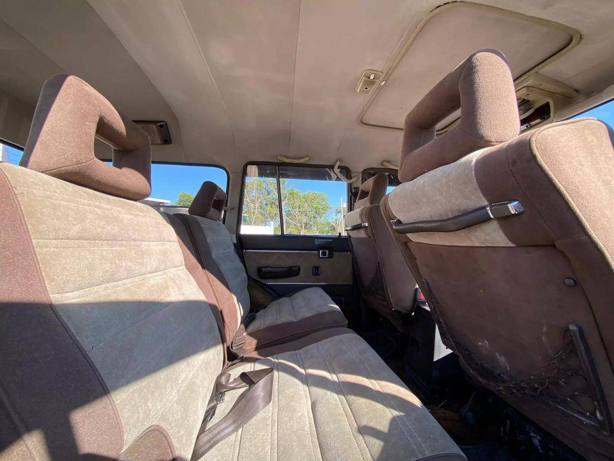 Toyota-land-cruiser-1989-black-22