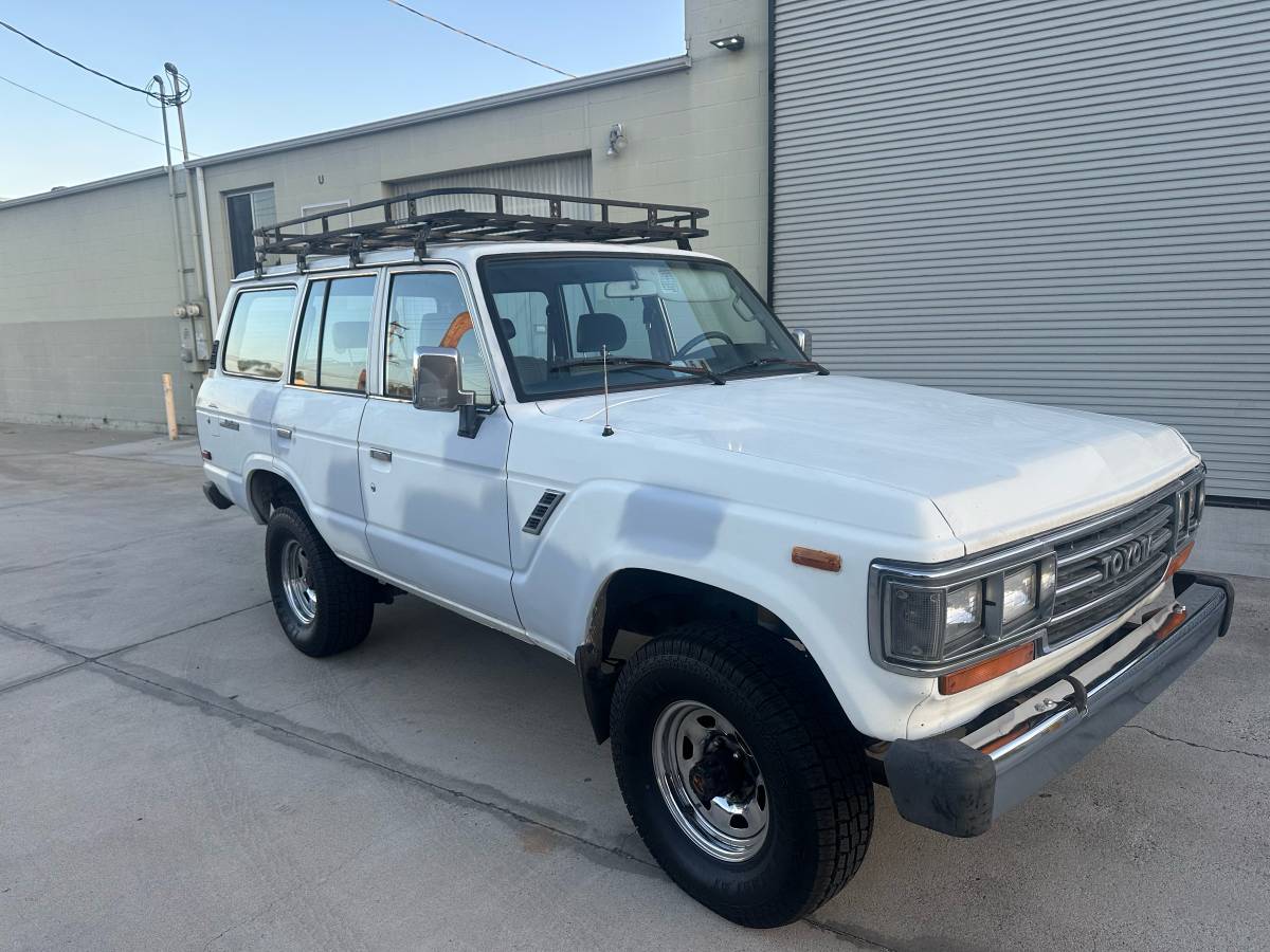 Toyota-land-cruiser-1989-white-1