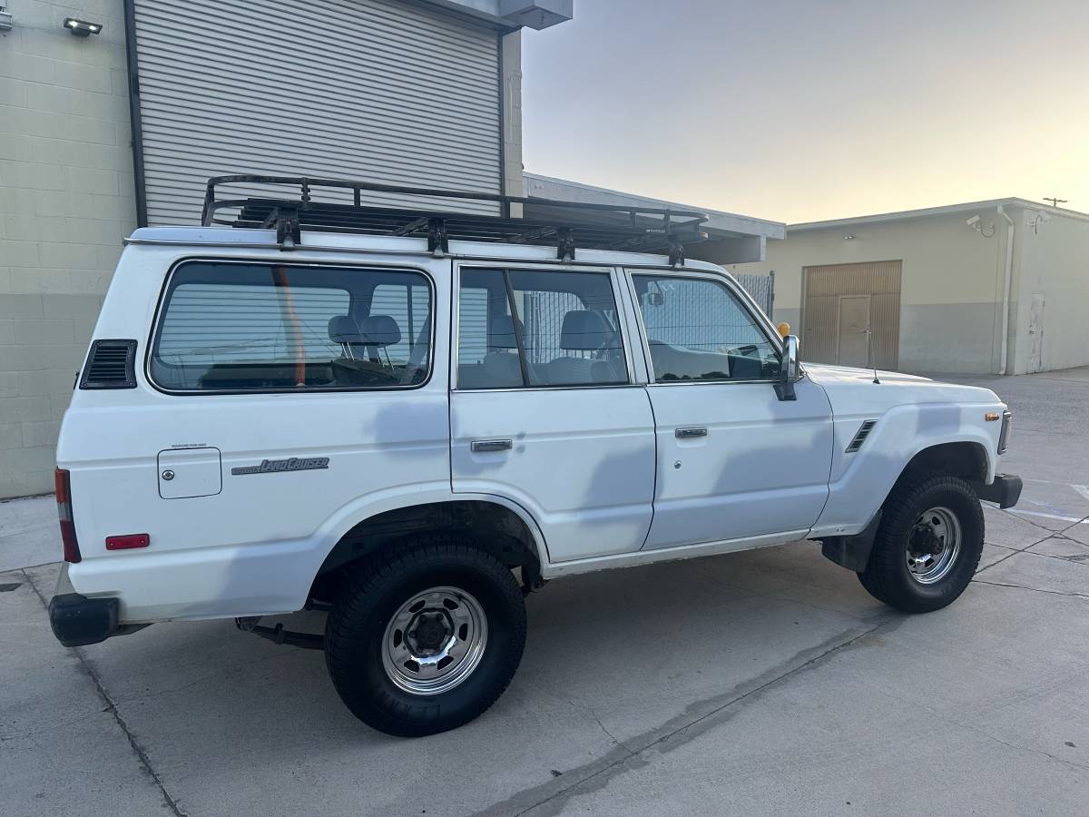Toyota-land-cruiser-1989-white-2