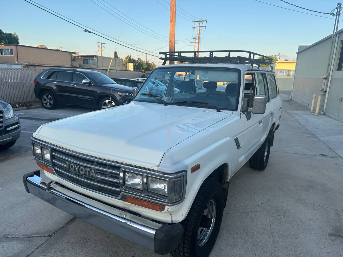 Toyota-land-cruiser-1989-white-3