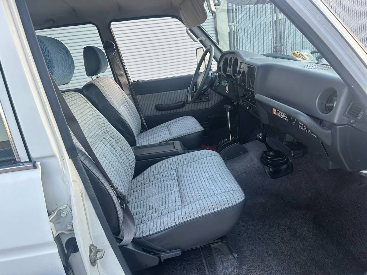 Toyota-land-cruiser-1989-white-5