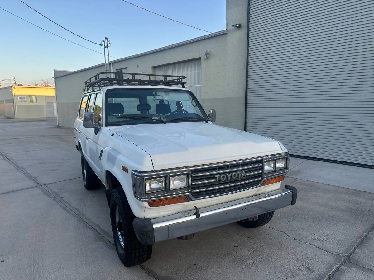 Toyota-land-cruiser-1989-white-7