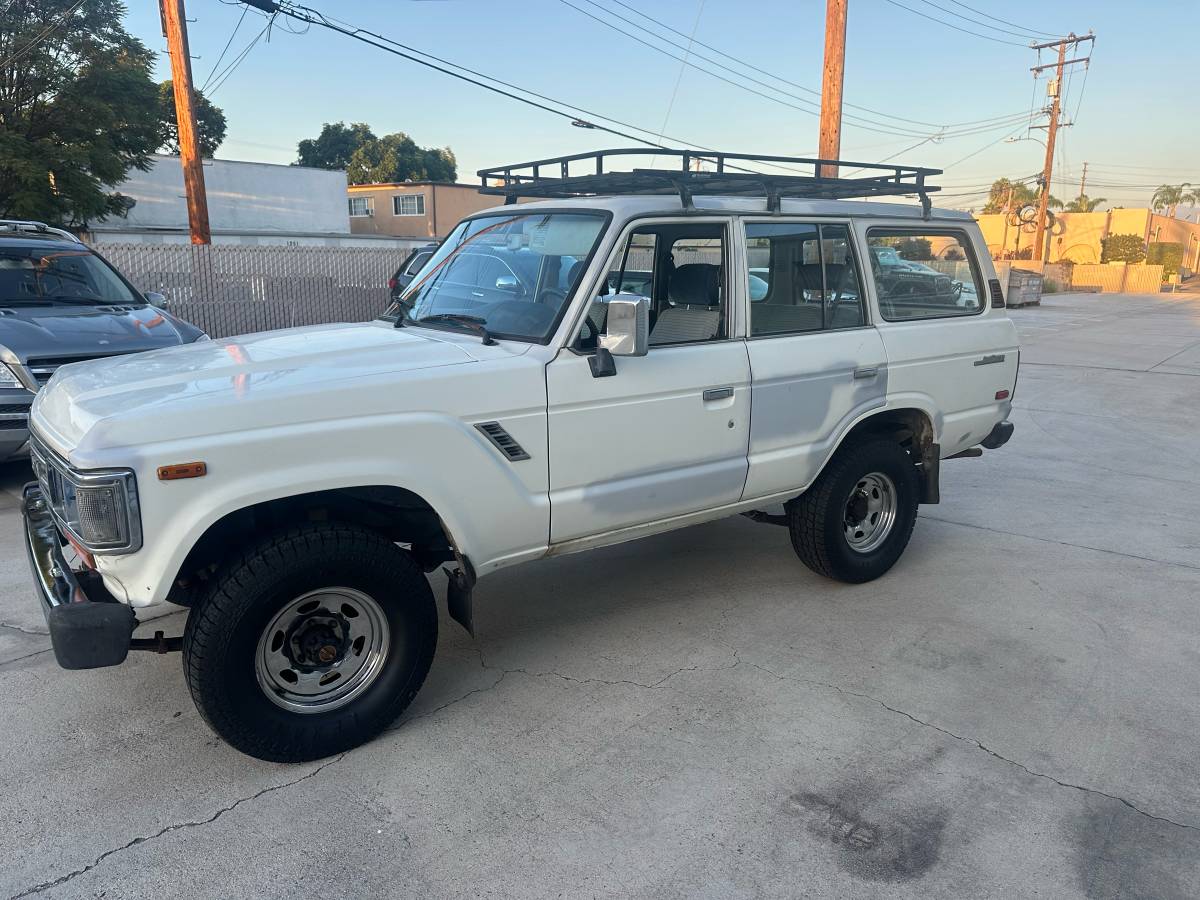 Toyota-land-cruiser-1989-white