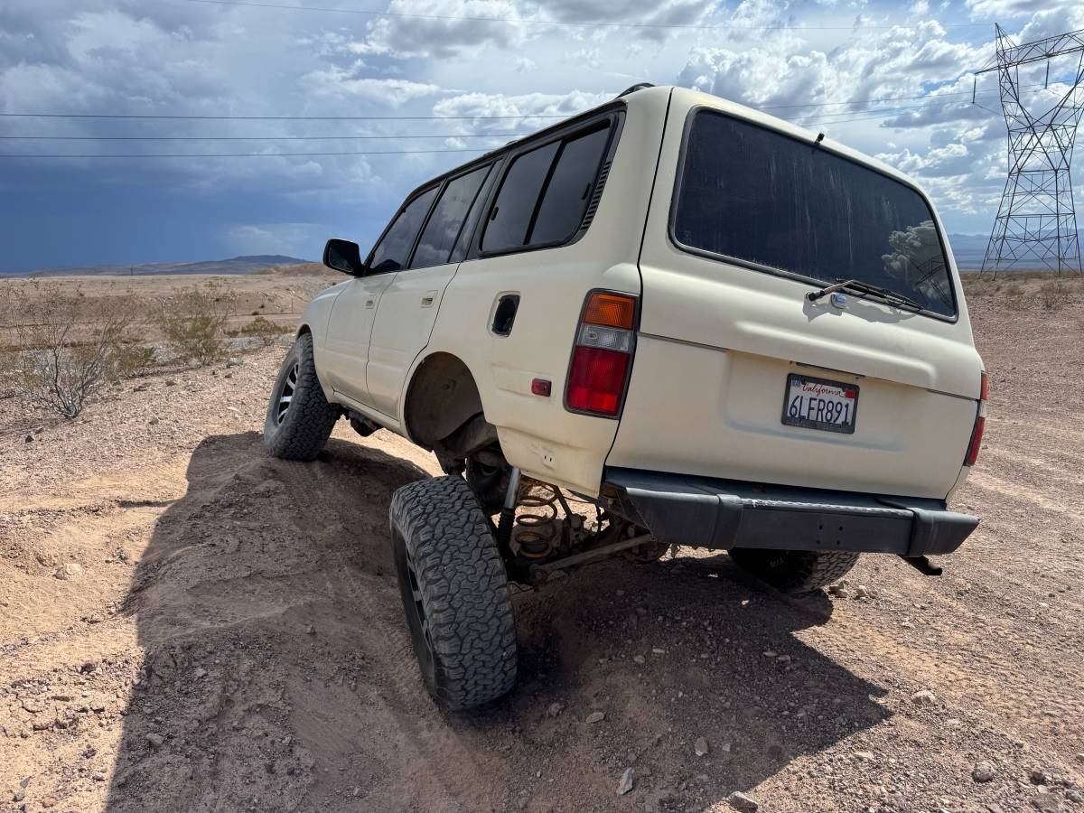 Toyota-land-cruiser-1991-white-10