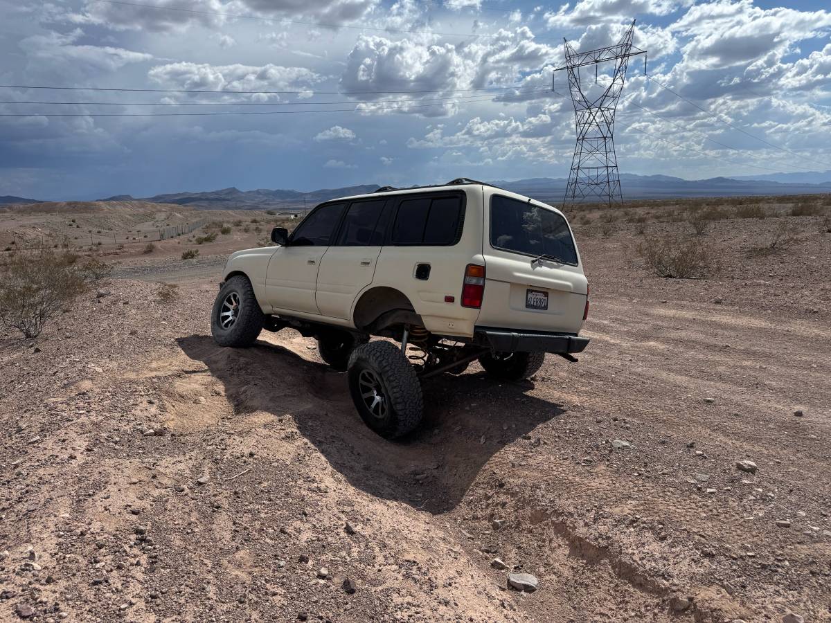 Toyota-land-cruiser-1991-white-11