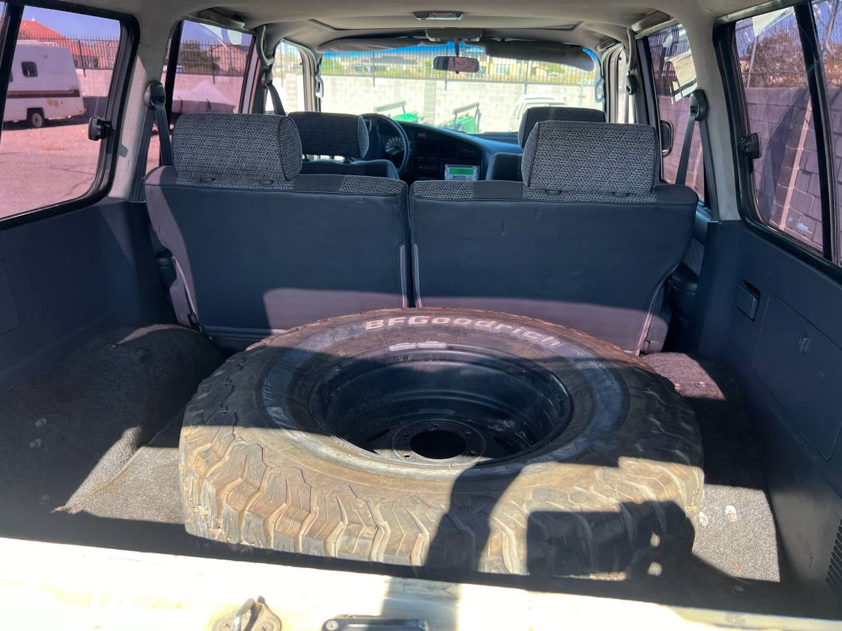 Toyota-land-cruiser-1991-white-6