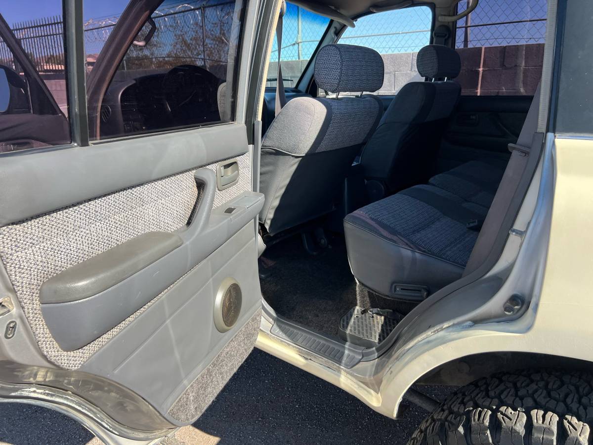 Toyota-land-cruiser-1991-white-8