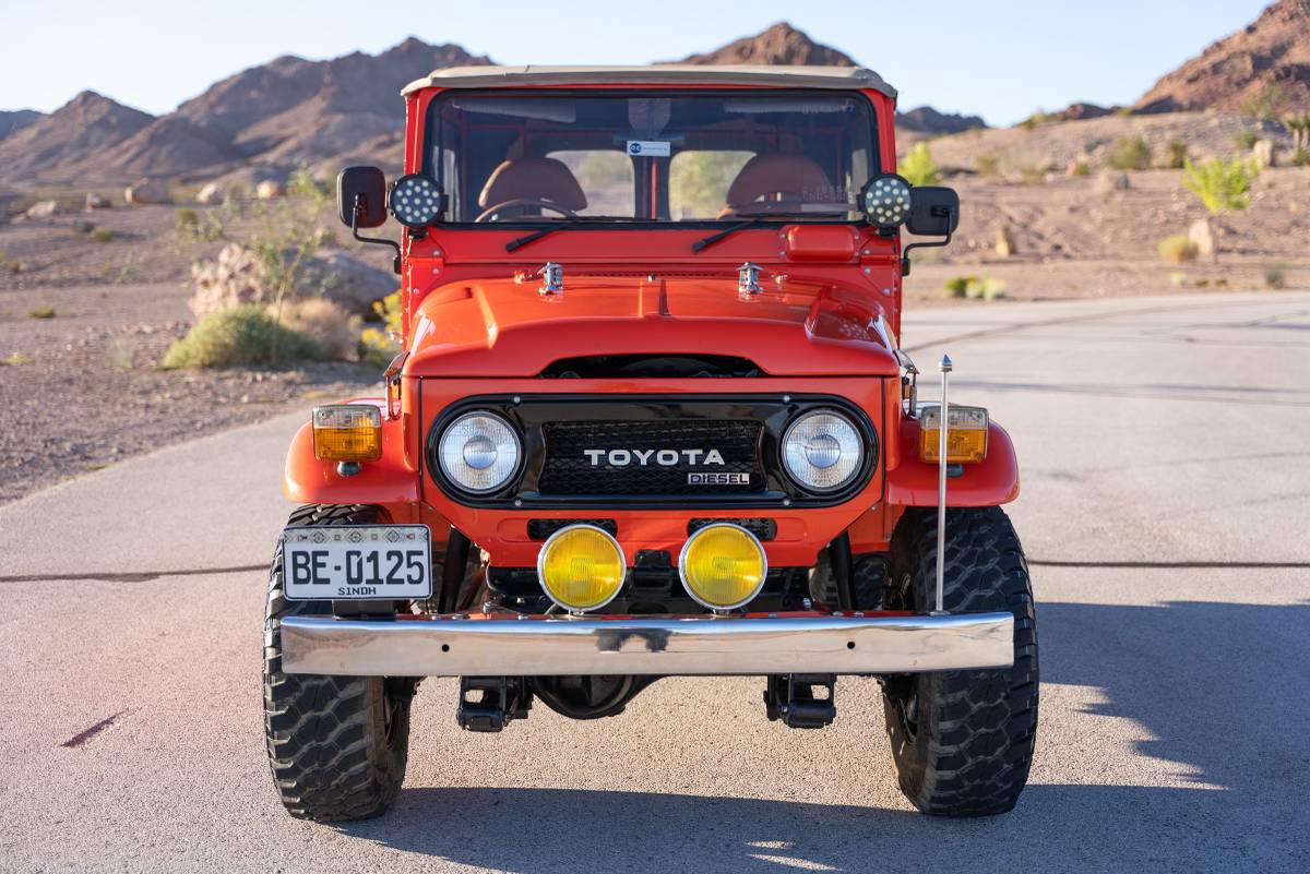 Toyota-land-cruiser-diesel-1975-orange-1