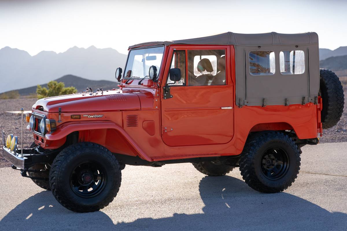 Toyota-land-cruiser-diesel-1975-orange-10