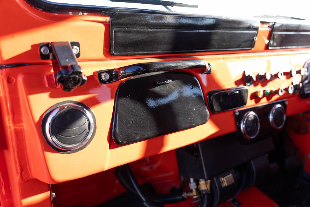 Toyota-land-cruiser-diesel-1975-orange-14