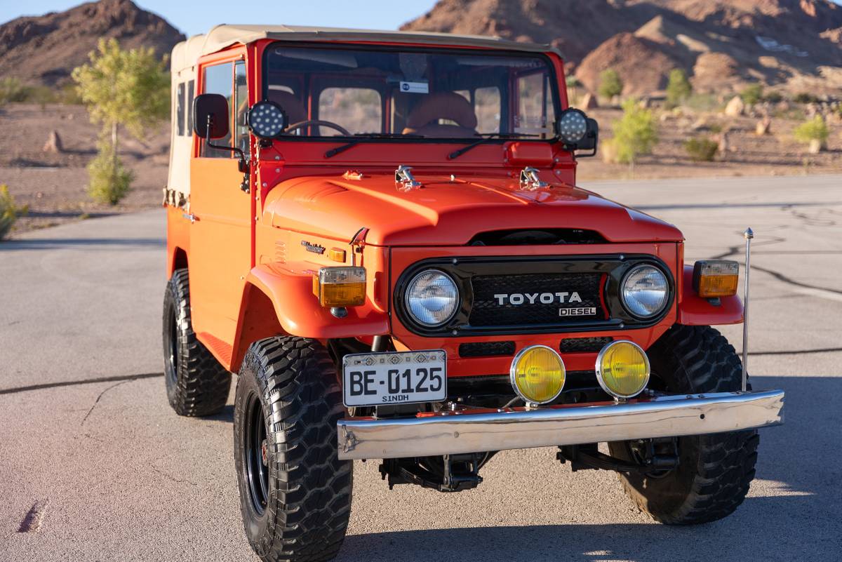 Toyota-land-cruiser-diesel-1975-orange-2
