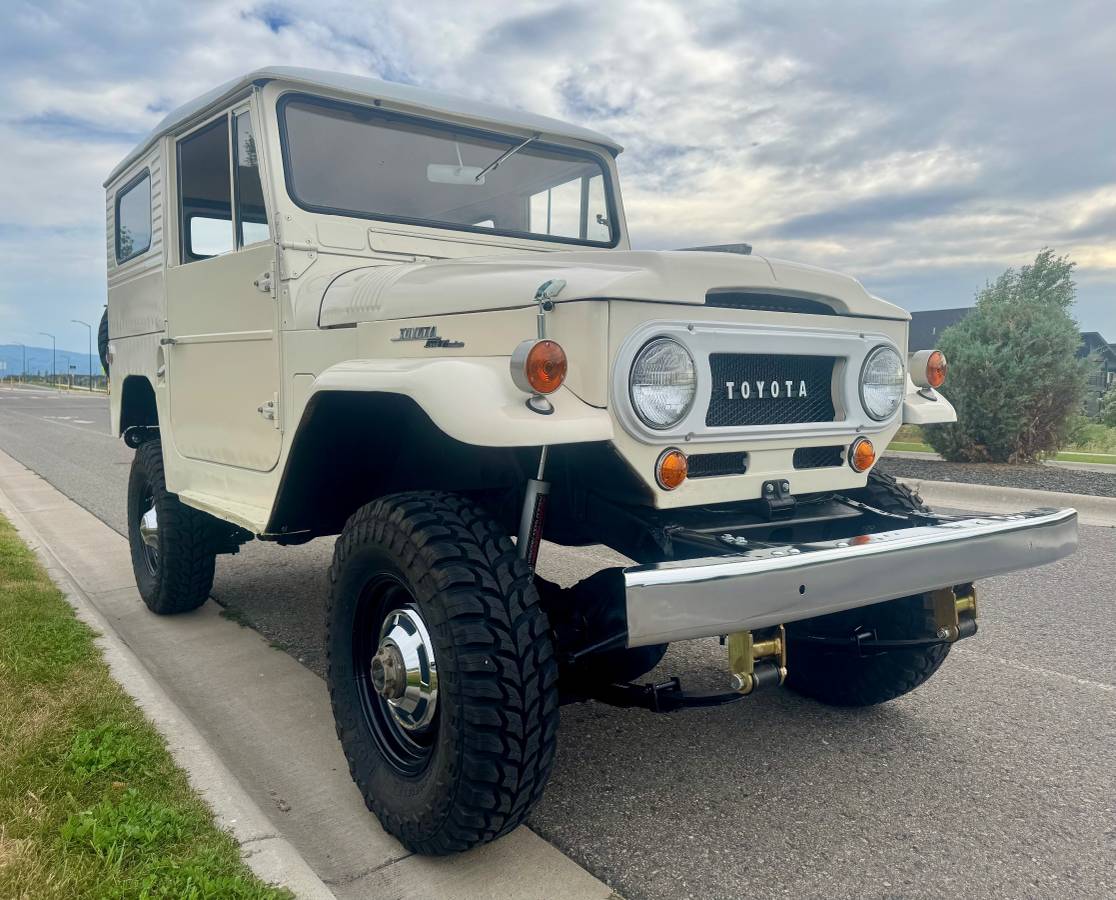 Toyota-land-cruiser-fj40-1965-white-2