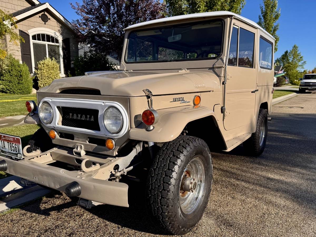 Toyota-land-cruiser-fj40-1968-brown