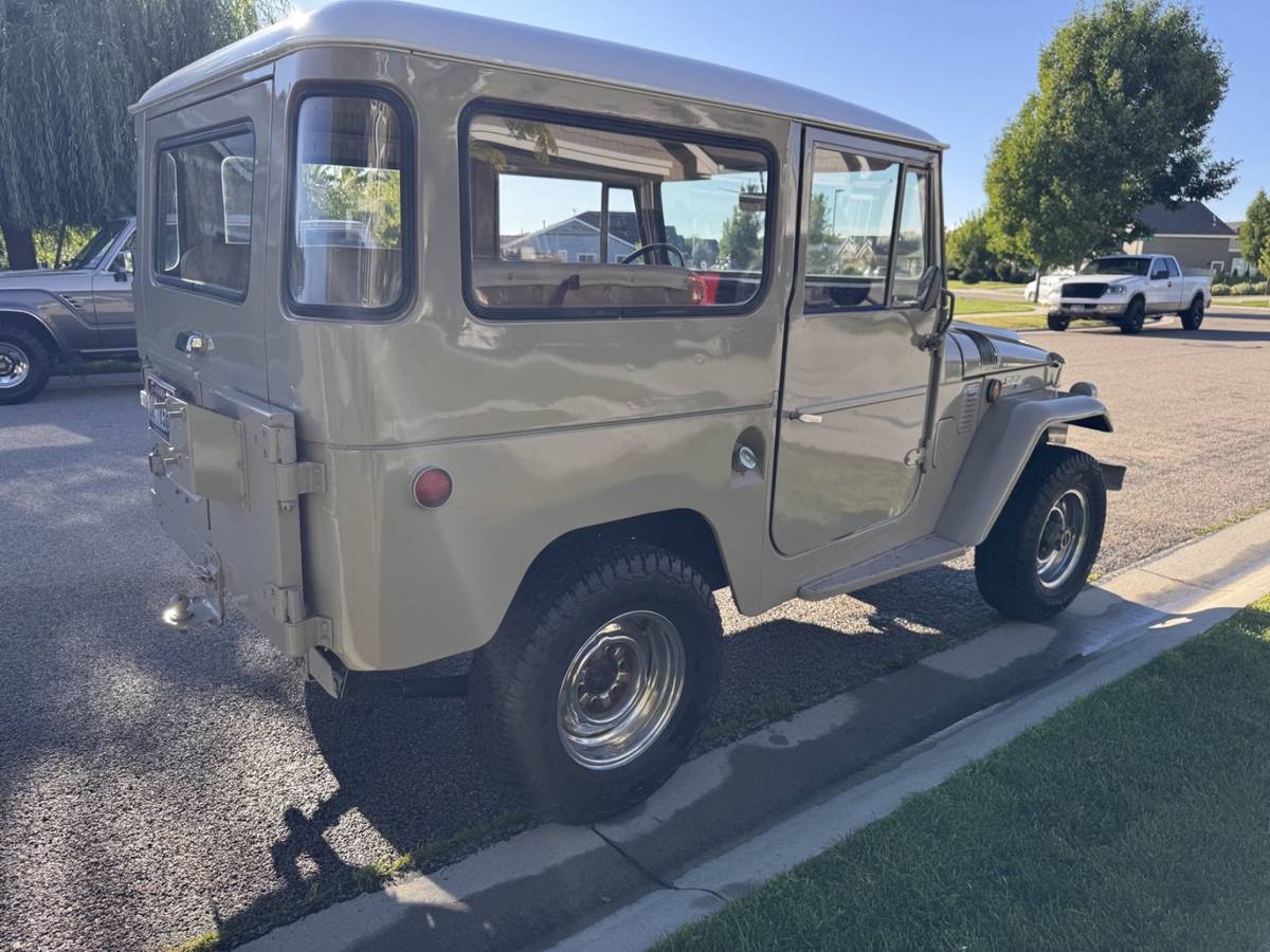 Toyota-land-cruiser-fj40-1968-brown-11