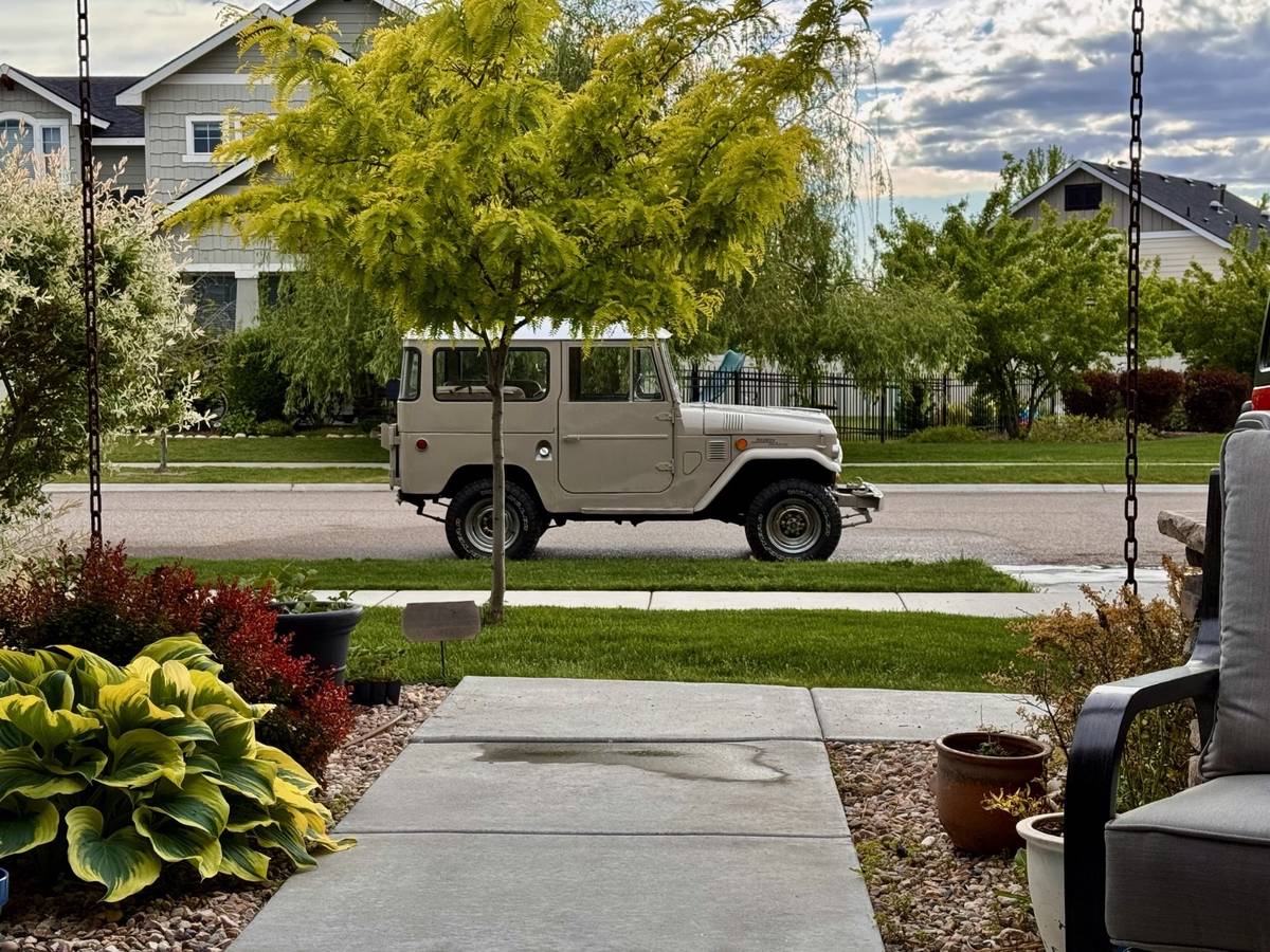 Toyota-land-cruiser-fj40-1968-brown-13