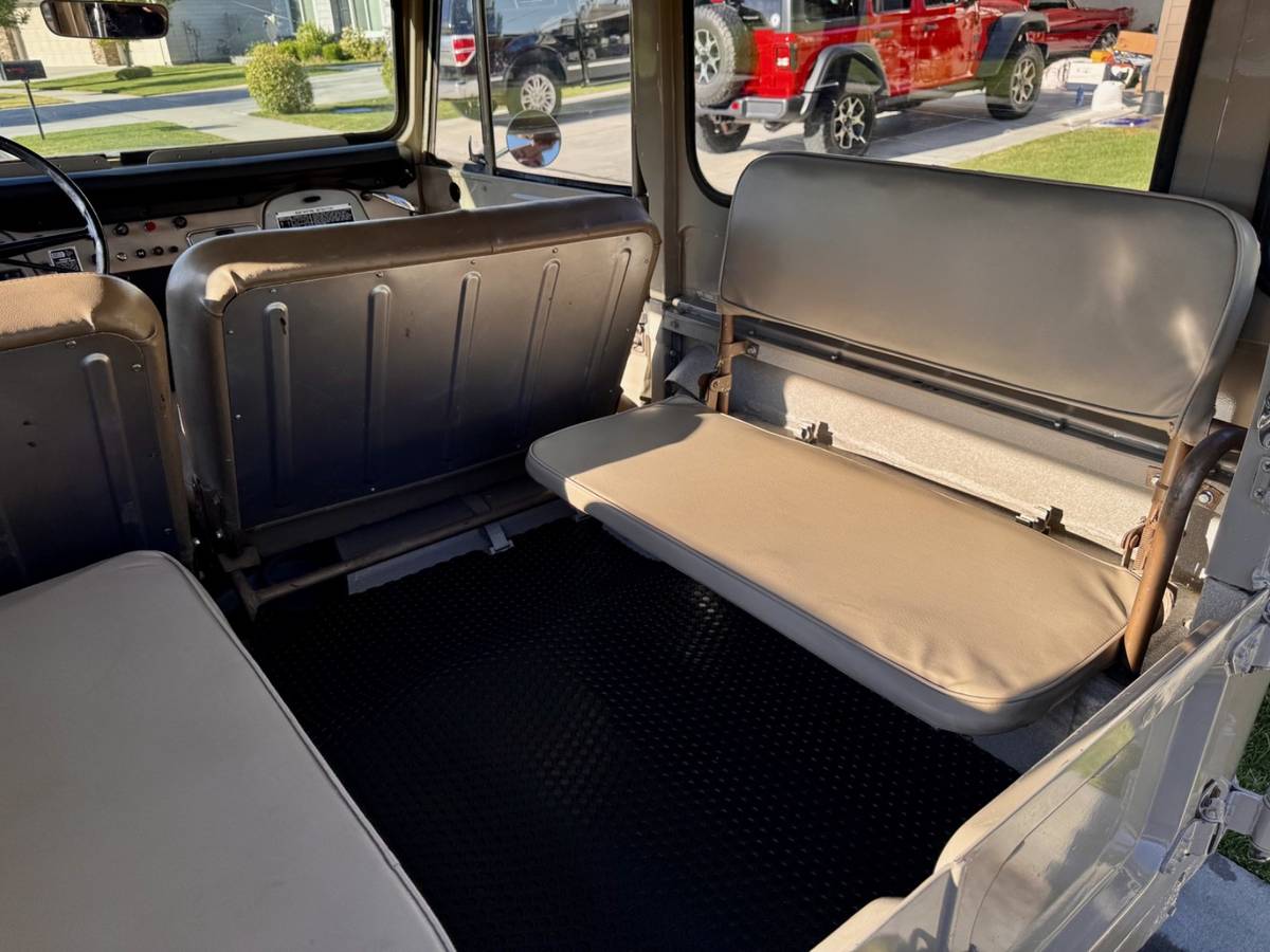 Toyota-land-cruiser-fj40-1968-brown-19