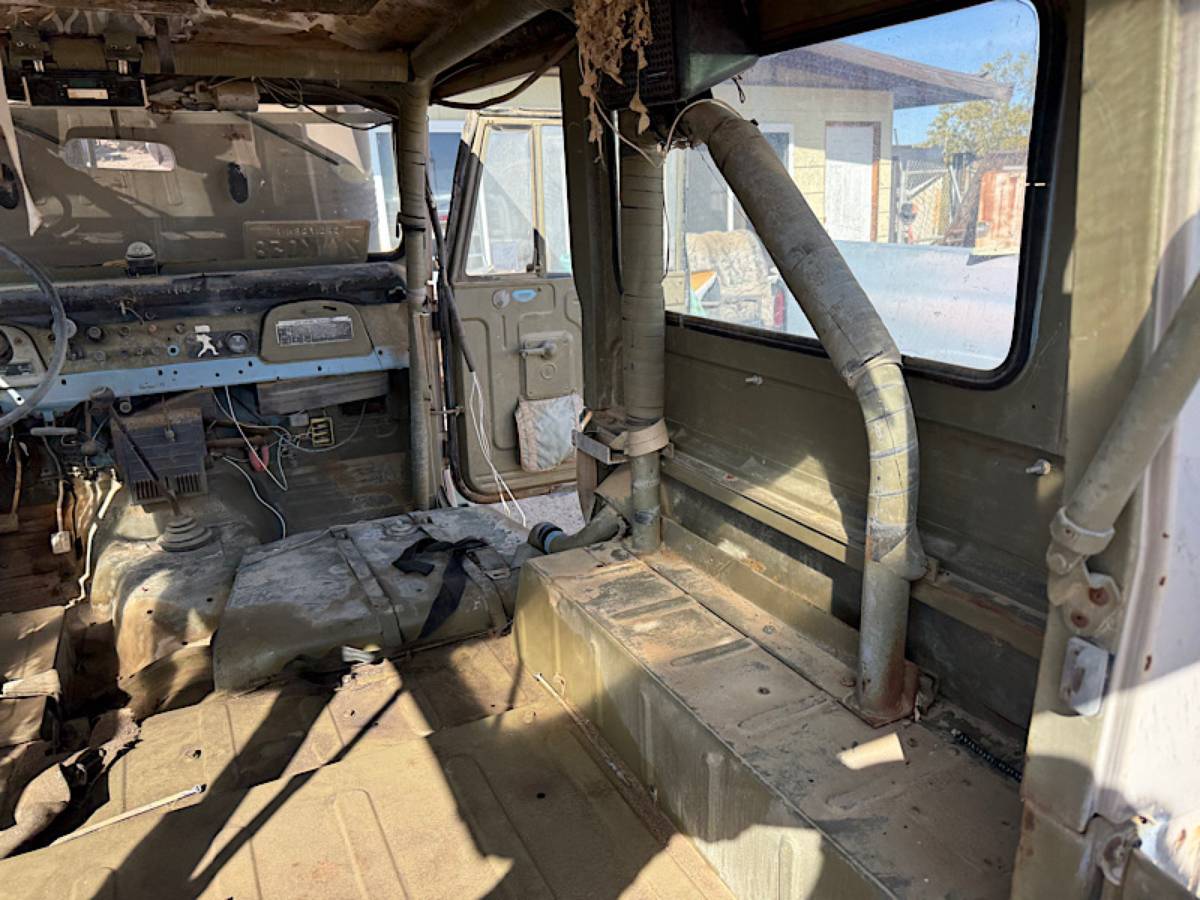 Toyota-land-cruiser-fj40-1968-brown-8