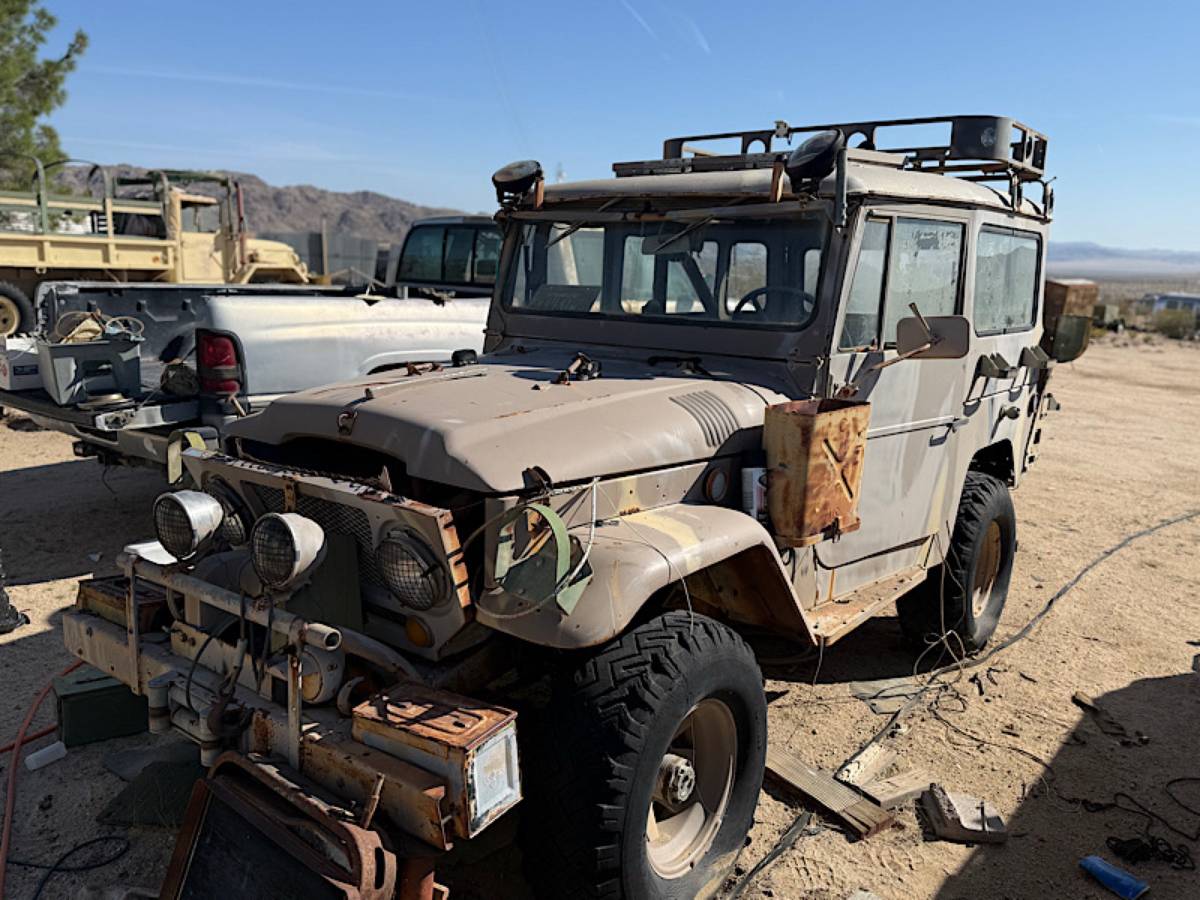 Toyota-land-cruiser-fj40-1968-brown-9