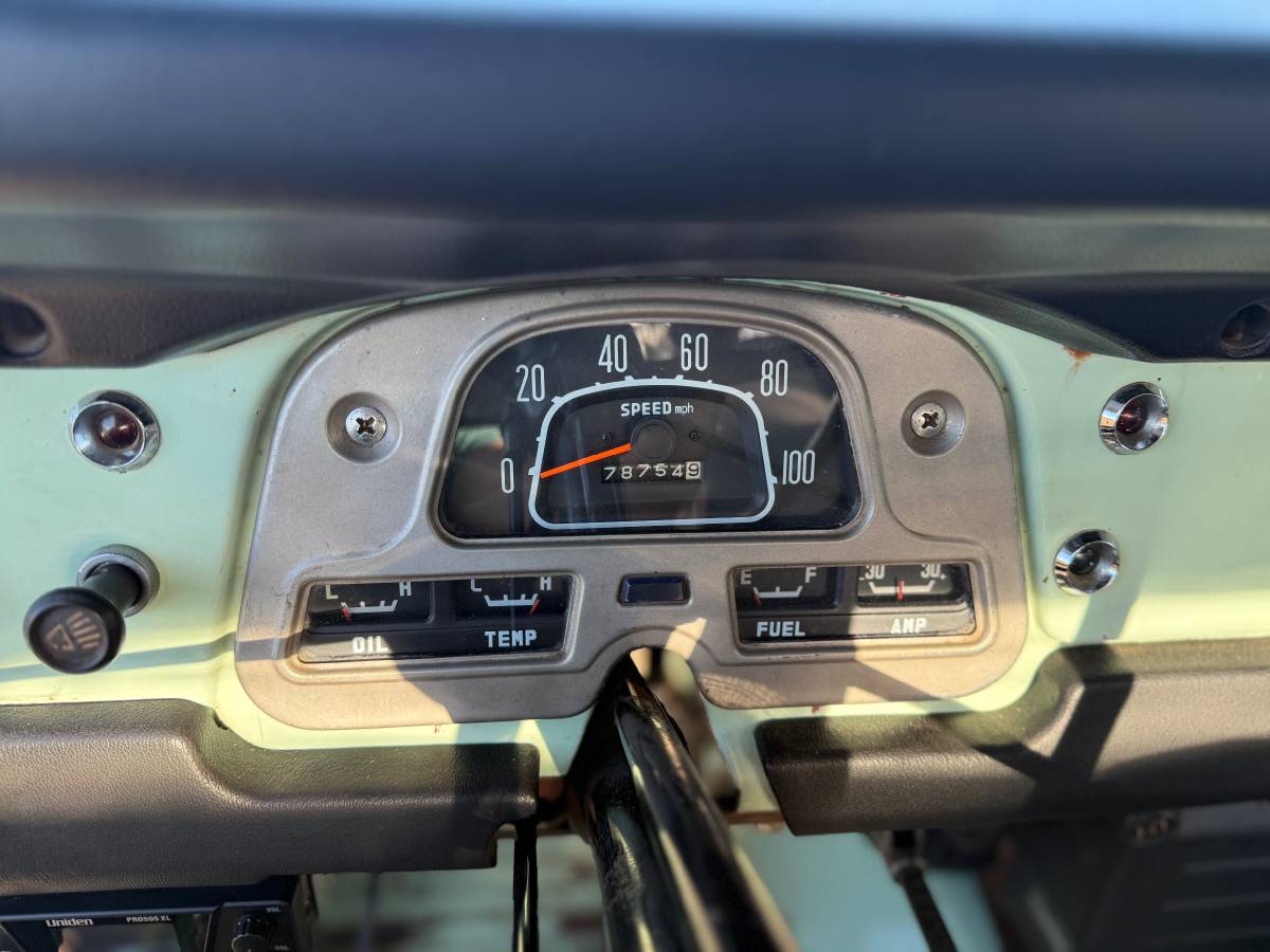 Toyota-land-cruiser-fj40-1970-green-10