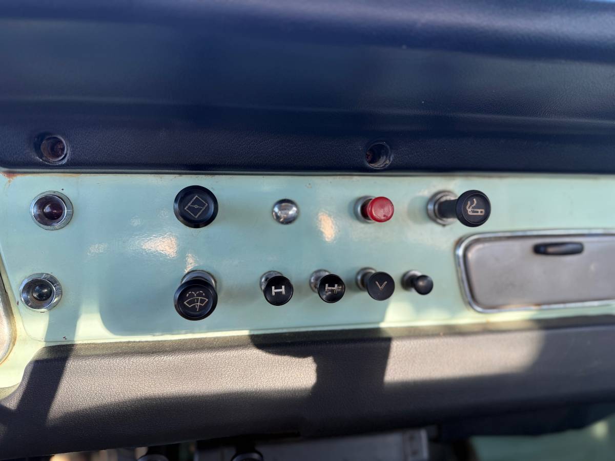 Toyota-land-cruiser-fj40-1970-green-11