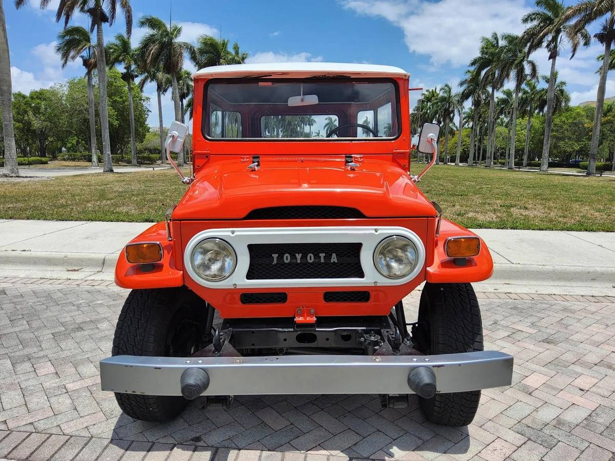 Toyota-land-cruiser-fj40-1972-red-1