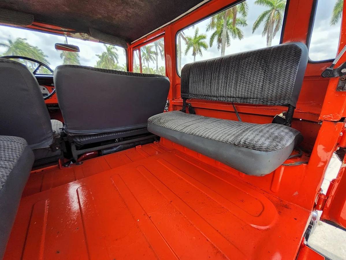 Toyota-land-cruiser-fj40-1972-red-10
