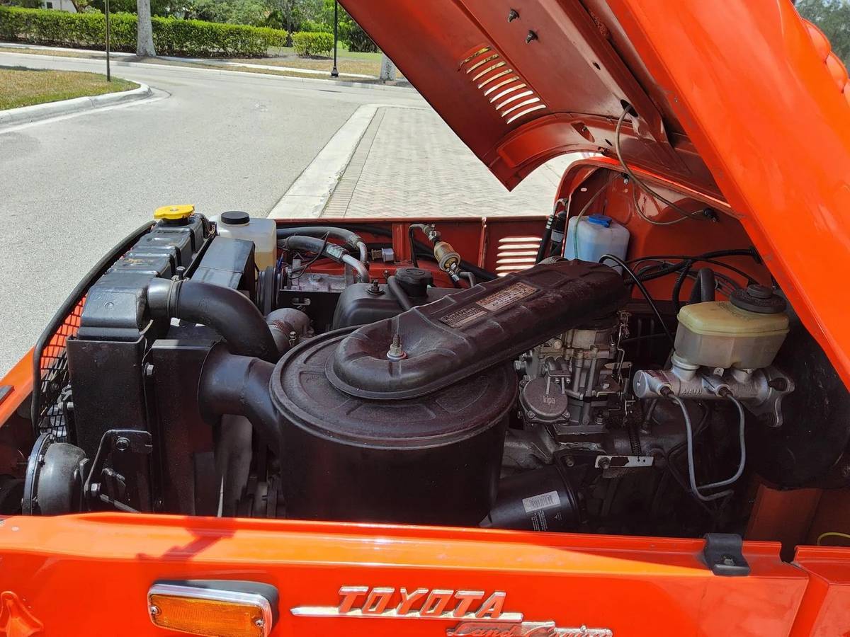 Toyota-land-cruiser-fj40-1972-red-11