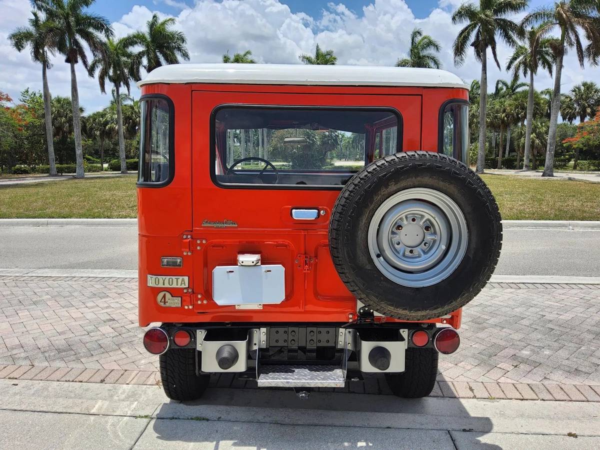 Toyota-land-cruiser-fj40-1972-red-12