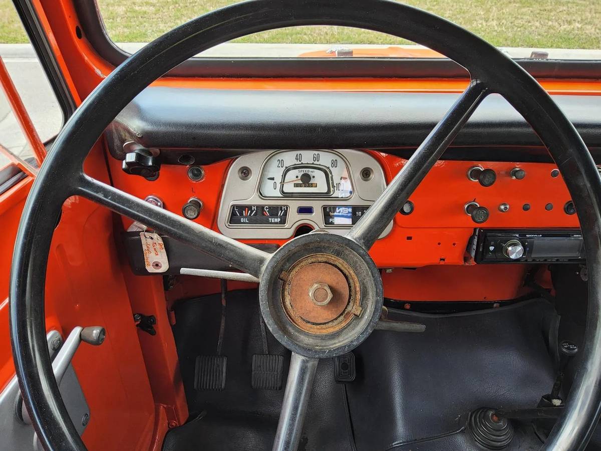 Toyota-land-cruiser-fj40-1972-red-13