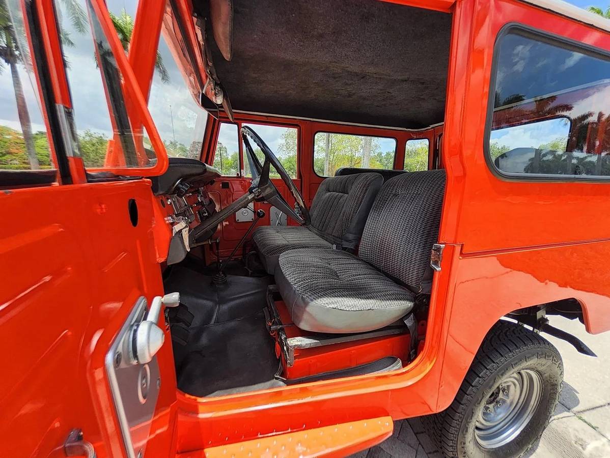 Toyota-land-cruiser-fj40-1972-red-15