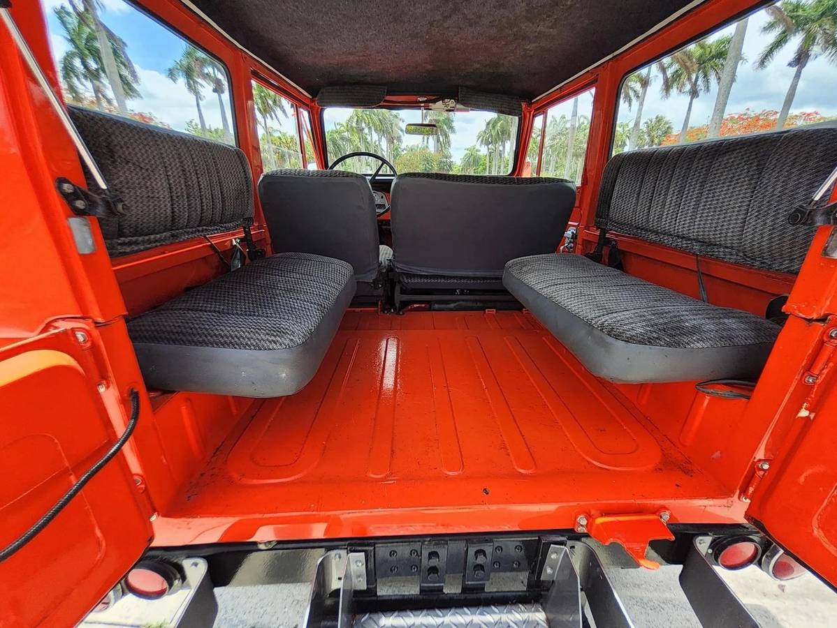 Toyota-land-cruiser-fj40-1972-red-16
