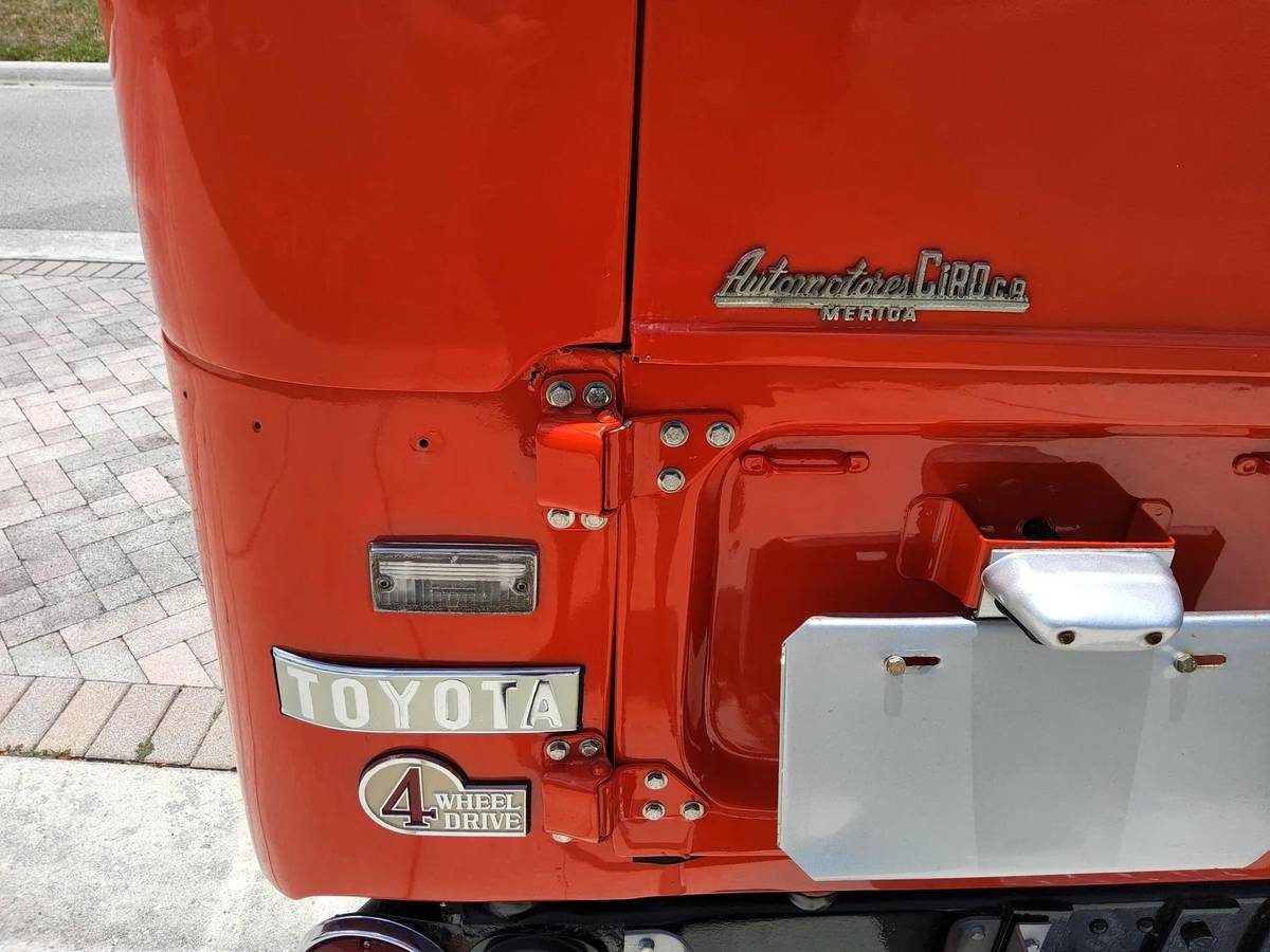 Toyota-land-cruiser-fj40-1972-red-20