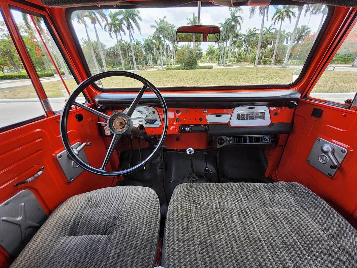 Toyota-land-cruiser-fj40-1972-red-21