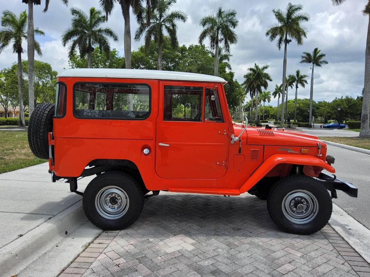Toyota-land-cruiser-fj40-1972-red-3