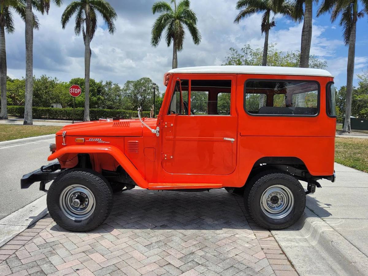 Toyota-land-cruiser-fj40-1972-red-4