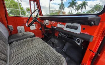 Toyota-land-cruiser-fj40-1972-red-7