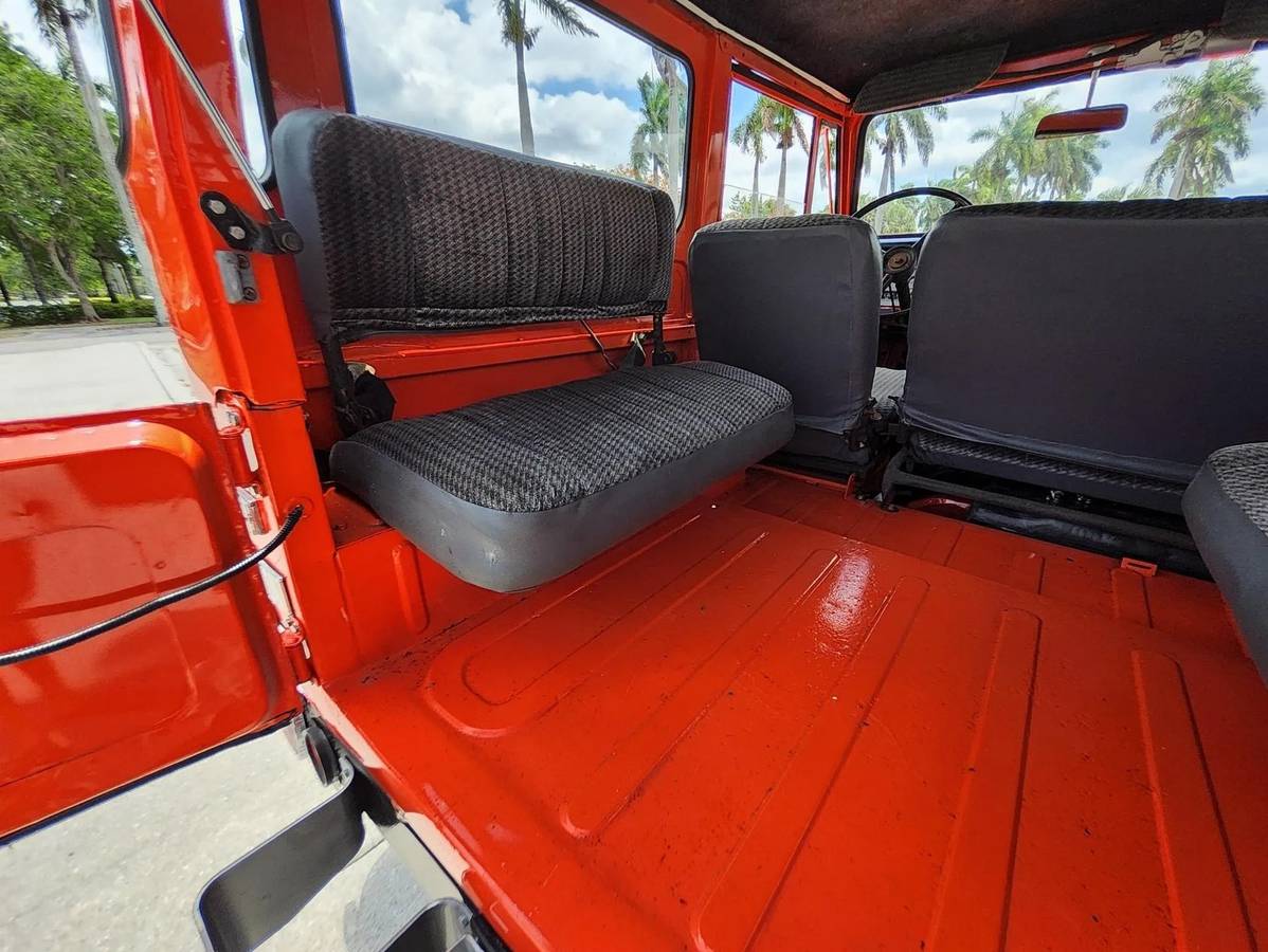 Toyota-land-cruiser-fj40-1972-red-8